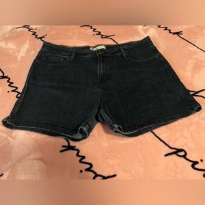 Women’s plus size Levi denim shorts size 16